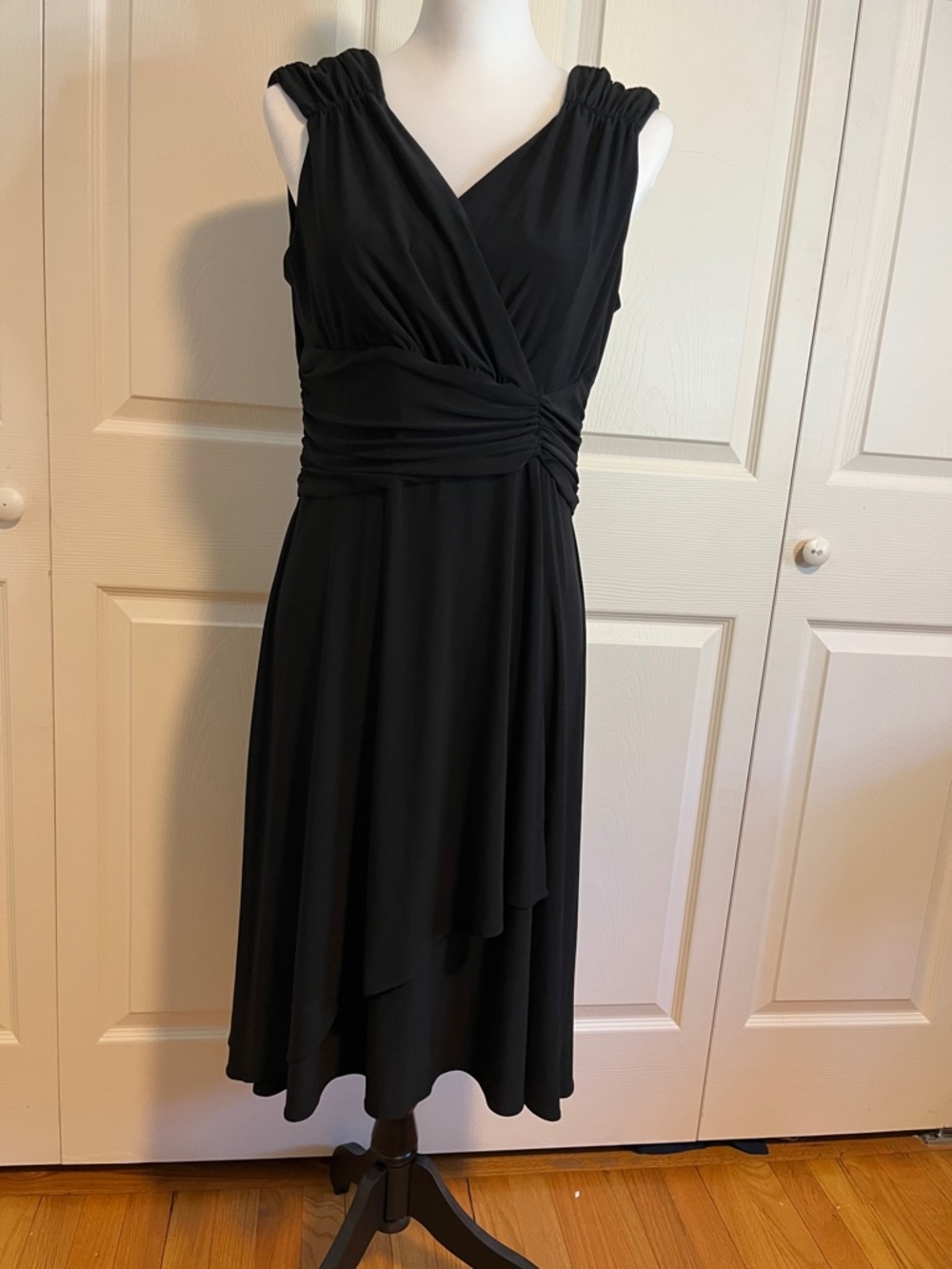 Scarlett Nite Black Ruched V-Neck Midi Dress, size 14